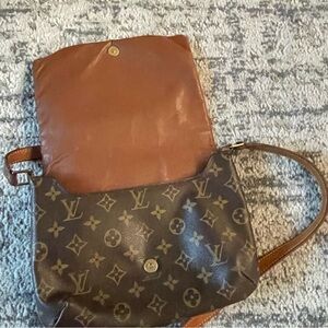 Authentic Louis Vuitton purse (used)